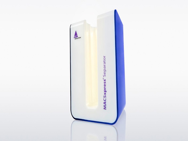 Magnetic cell separator